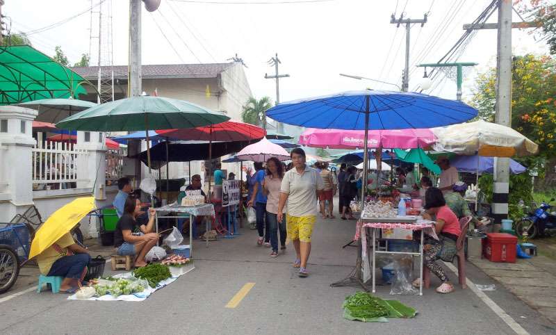 Mae Sariang market.